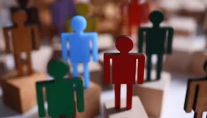 Przynależność to bardzo istotna potrzeba społeczna. Potrzebujemy mieć swoją grupę wsparcia.